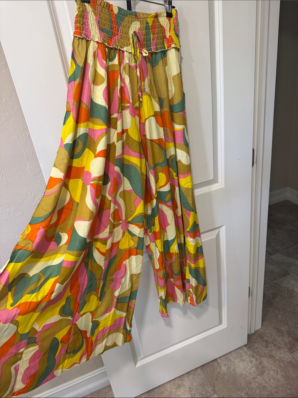 True Destinations Wide-Leg Palazzo Pants in Multicolor Abstract Print Size Med - Picture 2 of 6
